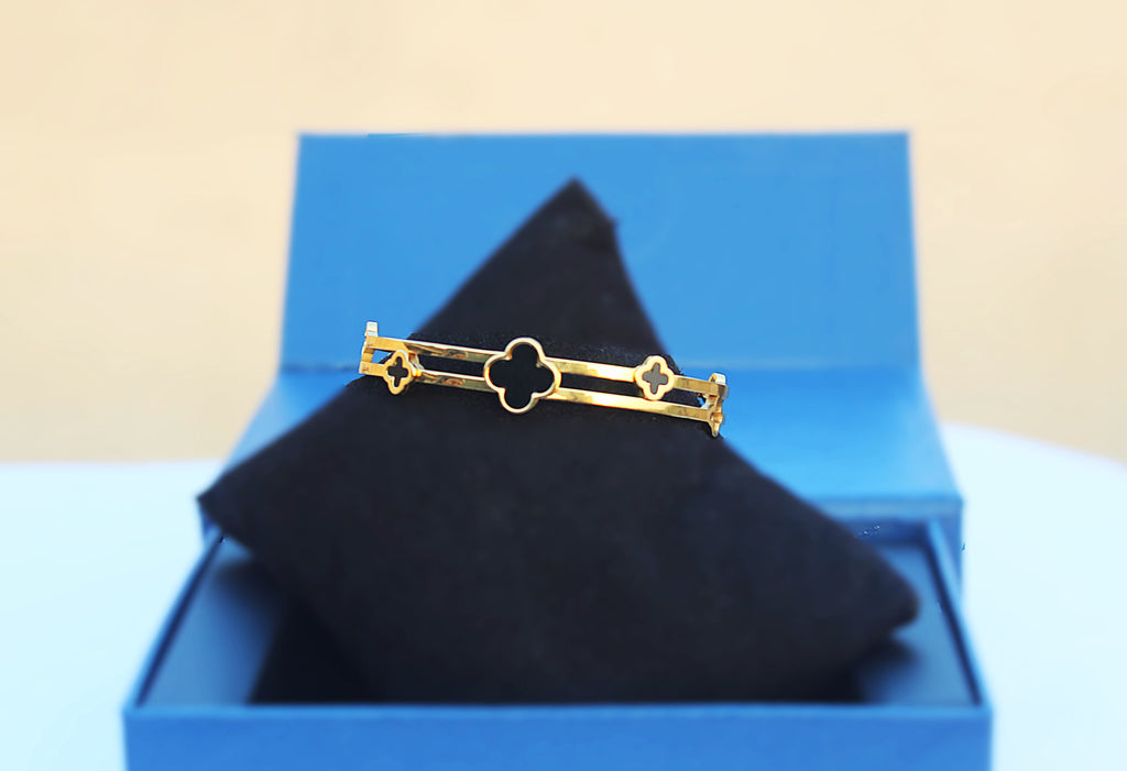 Stylish Black Clover Double Band Bracelet – Stainless Steel with 1-Carat Gold Polish