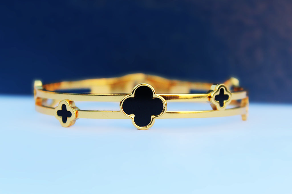 Stylish Black Clover Double Band Bracelet – Stainless Steel with 1-Carat Gold Polish