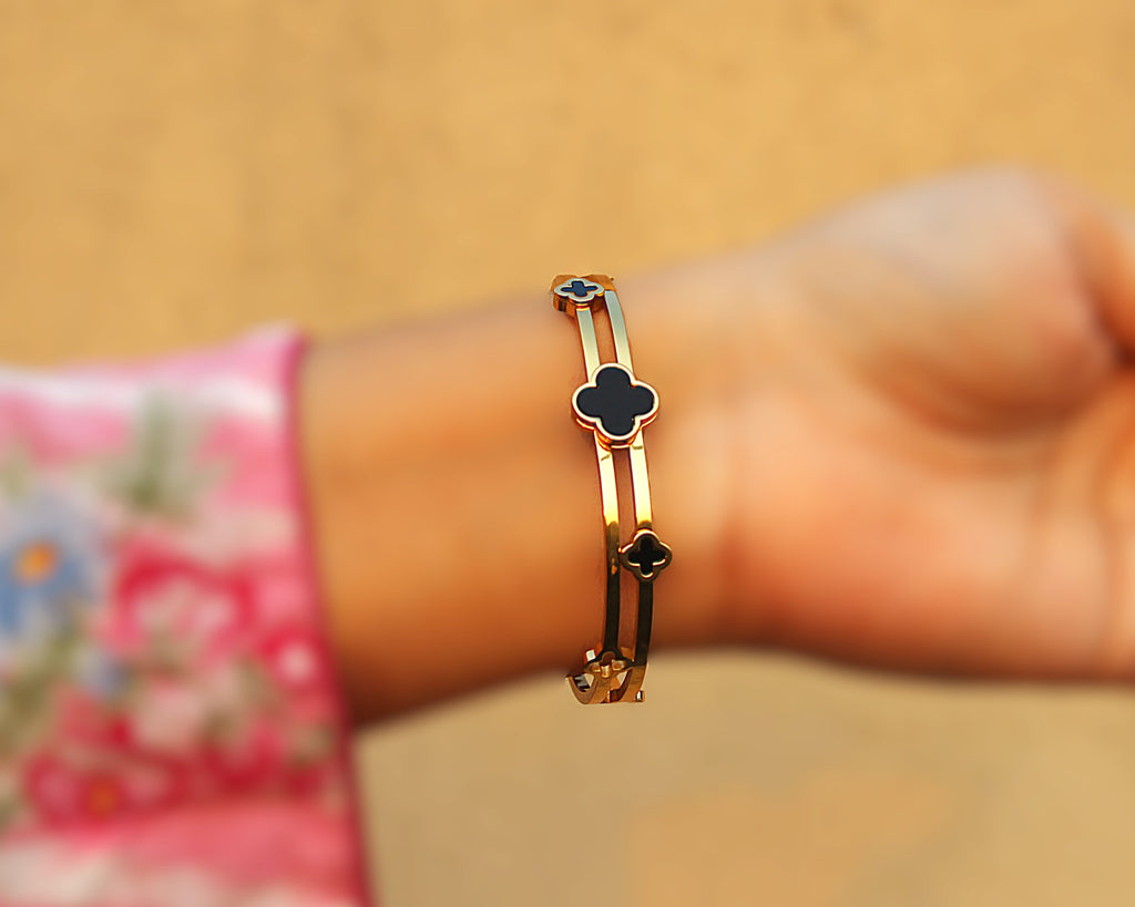 Stylish Black Clover Double Band Bracelet – Stainless Steel with 1-Carat Gold Polish